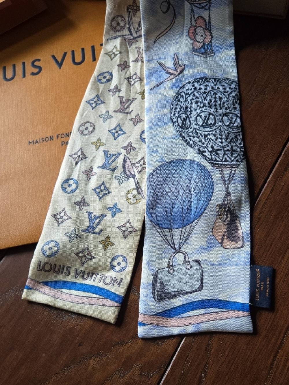 Louis Vuitton Silk Twilly Up And Away Bandeau Scarf Blue/Cream - Picture 2 of 7